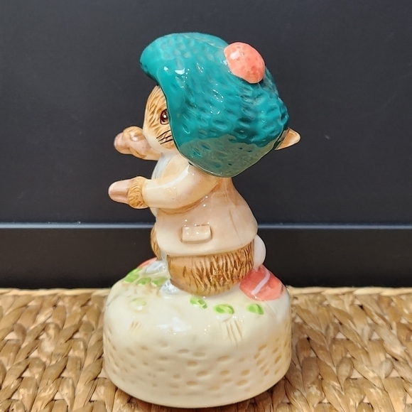 VINTAGE 1988 Schmid Old Benjamin Bunny Music Box Ceramic Figurine Beatrix Potter - Picture 10 of 12